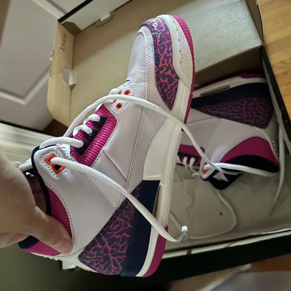 Jordan 3 retro barely grape size 6 youth - Picture 3 of 5